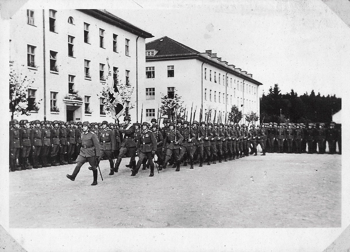Der Fahneneid in der Badenweiler Infanteriekaserne Traunstein in Oberbayern